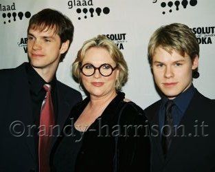 Glaad-media-awards-new-york-arrivals-apr-16th-2001-013.jpg