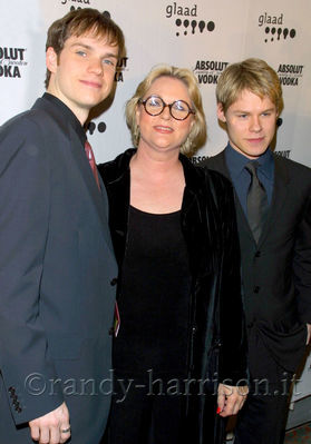 Glaad-media-awards-new-york-arrivals-apr-16th-2001-001.jpg