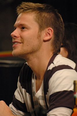 Qaf-convention-autograph-session-by-garfield-nov-2nd-2008-000.JPG