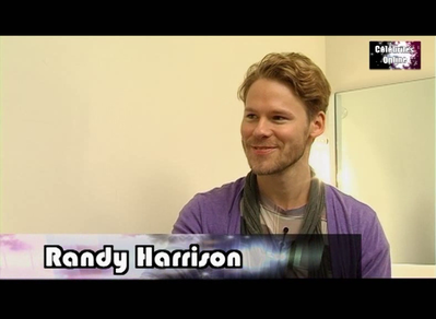 Celebrites-online-interview-qaf-convention-oct-31st-2010-00008.png