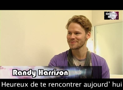 Celebrites-online-interview-qaf-convention-oct-31st-2010-00009.png