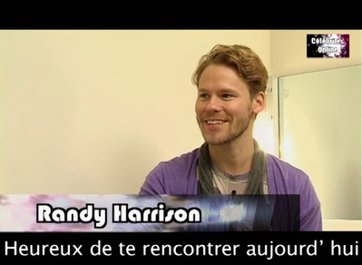 Celebrites-online-interview-qaf-convention-oct-31st-2010-00010.png