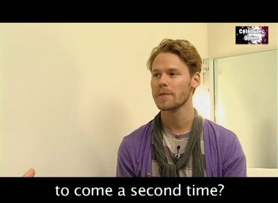 Celebrites-online-interview-qaf-convention-oct-31st-2010-00055.png