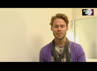 Celebrites-online-interview-qaf-convention-oct-31st-2010-00061.png