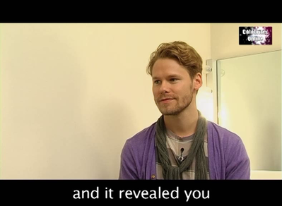 Celebrites-online-interview-qaf-convention-oct-31st-2010-00152.png