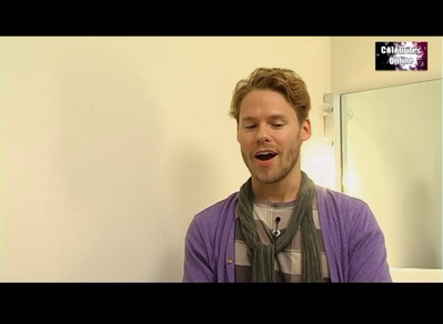 Celebrites-online-interview-qaf-convention-oct-31st-2010-00171.png