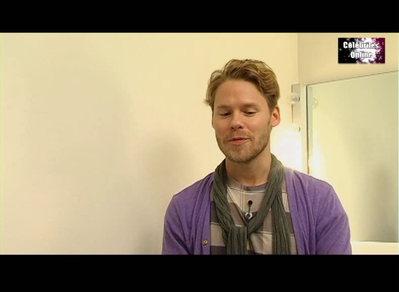 Celebrites-online-interview-qaf-convention-oct-31st-2010-00172.png