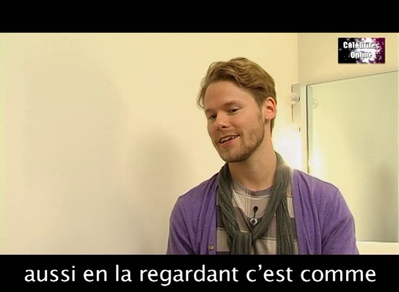 Celebrites-online-interview-qaf-convention-oct-31st-2010-00244.png