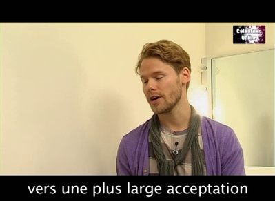 Celebrites-online-interview-qaf-convention-oct-31st-2010-00290.png