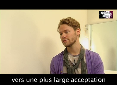 Celebrites-online-interview-qaf-convention-oct-31st-2010-00291.png