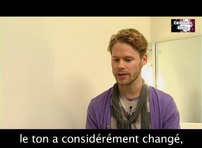 Celebrites-online-interview-qaf-convention-oct-31st-2010-00334.png