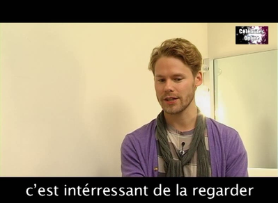 Celebrites-online-interview-qaf-convention-oct-31st-2010-00364.png