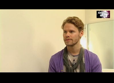 Celebrites-online-interview-qaf-convention-oct-31st-2010-00385.png