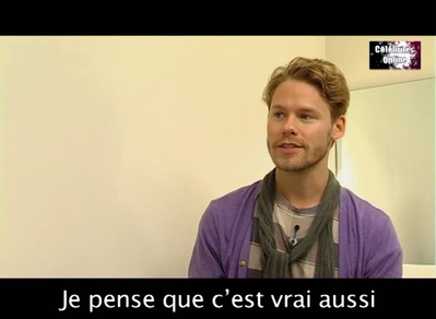 Celebrites-online-interview-qaf-convention-oct-31st-2010-00420.png