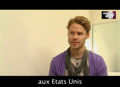 Celebrites-online-interview-qaf-convention-oct-31st-2010-00423.png