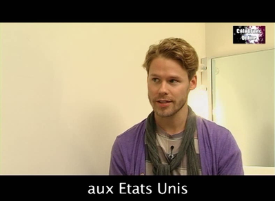 Celebrites-online-interview-qaf-convention-oct-31st-2010-00424.png