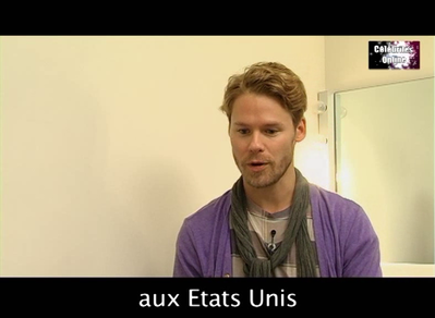 Celebrites-online-interview-qaf-convention-oct-31st-2010-00426.png