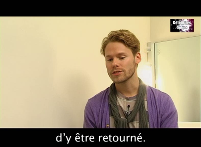 Celebrites-online-interview-qaf-convention-oct-31st-2010-00501.png