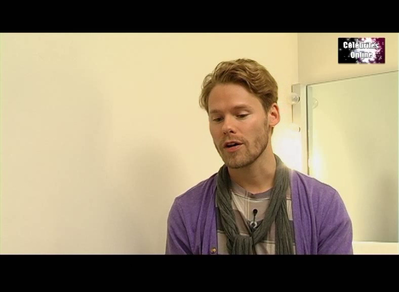 Celebrites-online-interview-qaf-convention-oct-31st-2010-00502.png