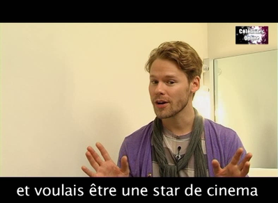 Celebrites-online-interview-qaf-convention-oct-31st-2010-00533.png