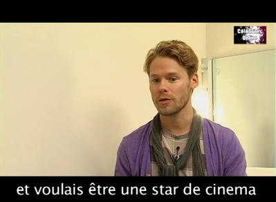 Celebrites-online-interview-qaf-convention-oct-31st-2010-00535.png