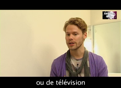 Celebrites-online-interview-qaf-convention-oct-31st-2010-00536.png