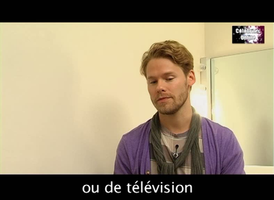 Celebrites-online-interview-qaf-convention-oct-31st-2010-00540.png