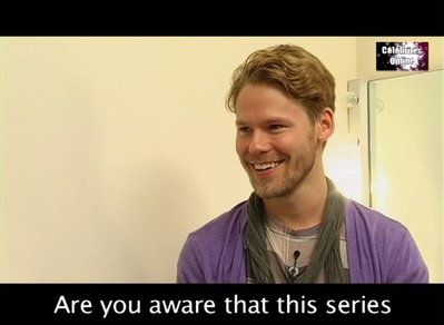 Celebrites-online-interview-qaf-convention-oct-31st-2010-00572.png