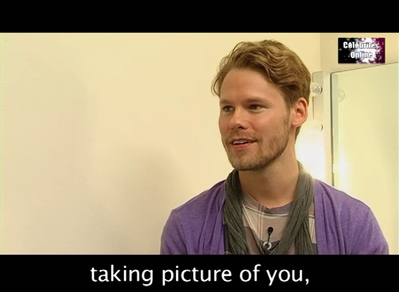 Celebrites-online-interview-qaf-convention-oct-31st-2010-00582.png