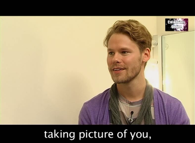 Celebrites-online-interview-qaf-convention-oct-31st-2010-00585.png