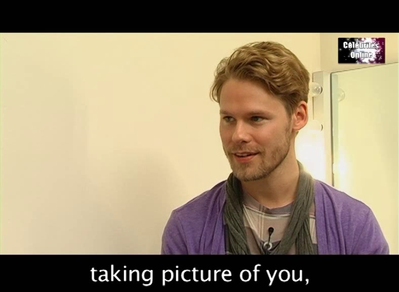 Celebrites-online-interview-qaf-convention-oct-31st-2010-00593.png