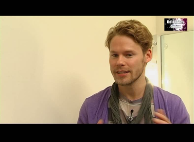 Celebrites-online-interview-qaf-convention-oct-31st-2010-00594.png