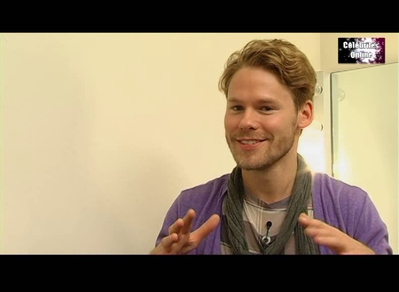 Celebrites-online-interview-qaf-convention-oct-31st-2010-00596.png