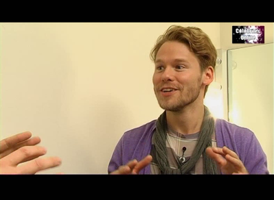 Celebrites-online-interview-qaf-convention-oct-31st-2010-00599.png