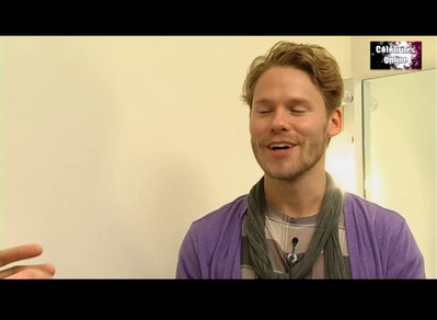 Celebrites-online-interview-qaf-convention-oct-31st-2010-00600.png