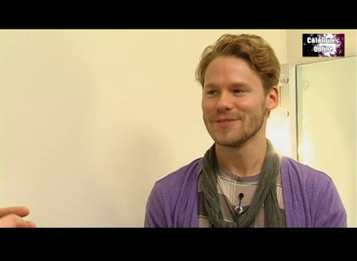 Celebrites-online-interview-qaf-convention-oct-31st-2010-00601.png