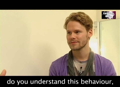 Celebrites-online-interview-qaf-convention-oct-31st-2010-00602.png