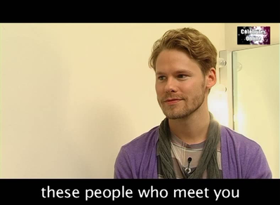 Celebrites-online-interview-qaf-convention-oct-31st-2010-00606.png