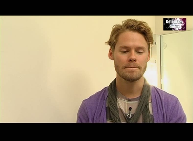 Celebrites-online-interview-qaf-convention-oct-31st-2010-00611.png