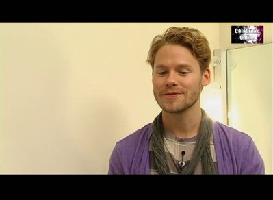 Celebrites-online-interview-qaf-convention-oct-31st-2010-00615.png