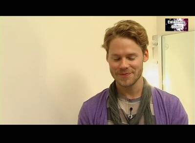 Celebrites-online-interview-qaf-convention-oct-31st-2010-00616.png