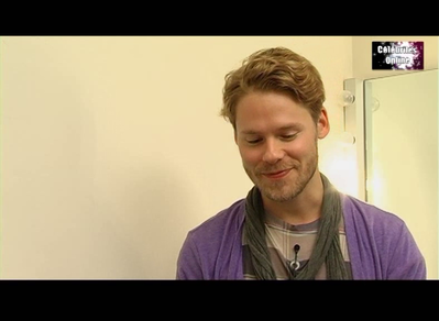 Celebrites-online-interview-qaf-convention-oct-31st-2010-00617.png