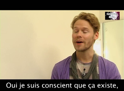 Celebrites-online-interview-qaf-convention-oct-31st-2010-00621.png