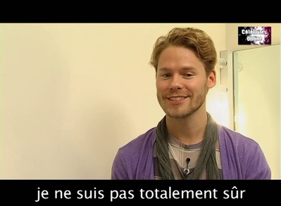 Celebrites-online-interview-qaf-convention-oct-31st-2010-00630.png