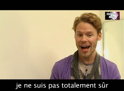 Celebrites-online-interview-qaf-convention-oct-31st-2010-00632.png