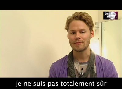 Celebrites-online-interview-qaf-convention-oct-31st-2010-00633.png