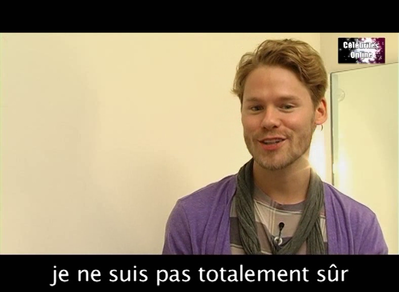 Celebrites-online-interview-qaf-convention-oct-31st-2010-00634.png