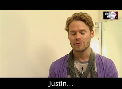 Celebrites-online-interview-qaf-convention-oct-31st-2010-00654.png