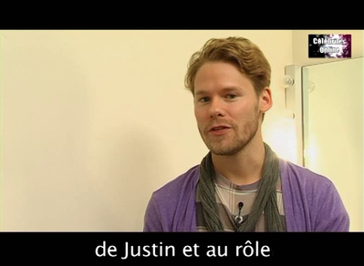 Celebrites-online-interview-qaf-convention-oct-31st-2010-00665.png