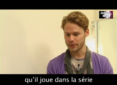 Celebrites-online-interview-qaf-convention-oct-31st-2010-00671.png